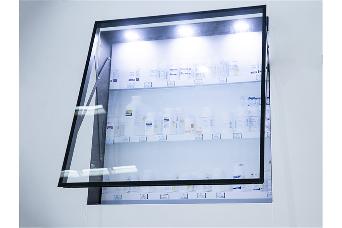 Cleanroom display window configuration