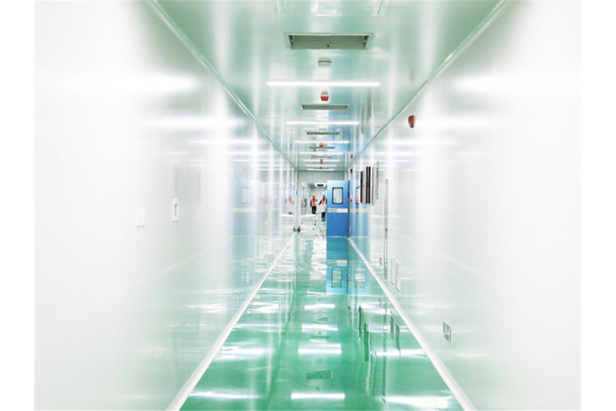 Clean corridor after personnel ducha de aire