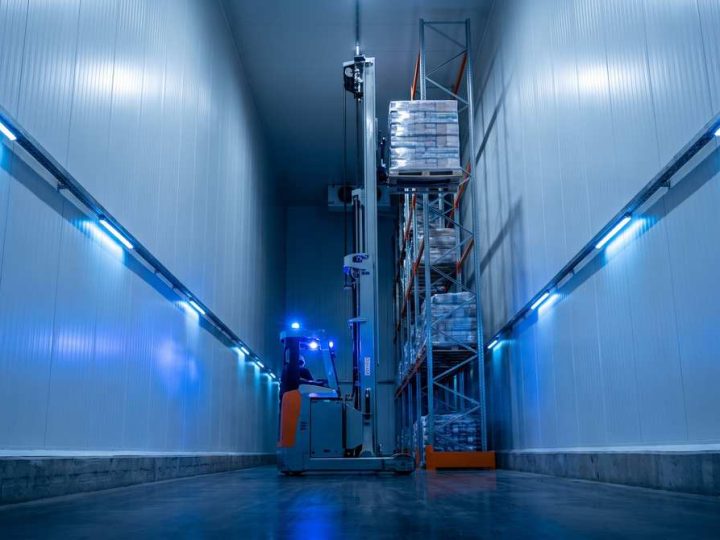Robotic_reach_truck_lifts_frozen Cold Room
